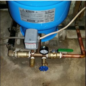 How does a well water pressure switch work?